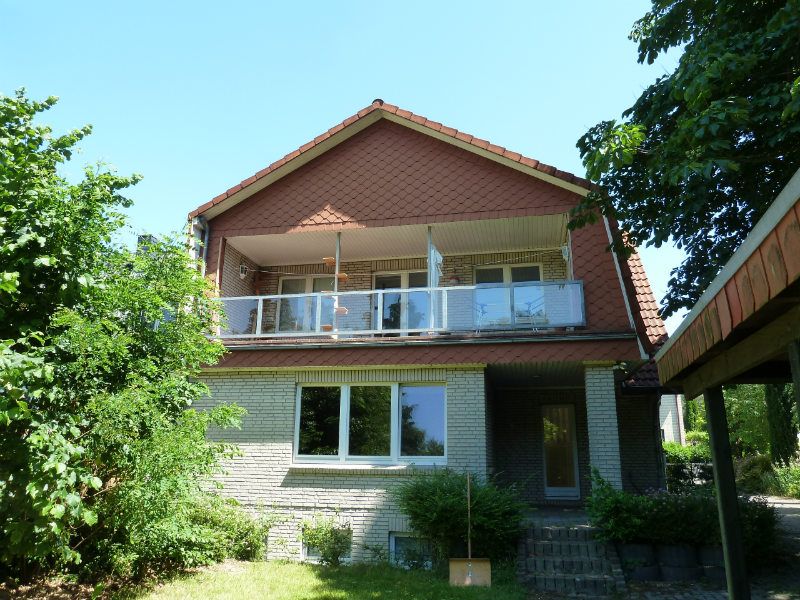 *** 2-Zimmer-Dachgeschoss-Wohnung mit großem Balkon & kleiner Garage ***
